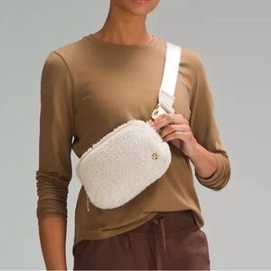 Lululemon Wear Everywhere Sherpa Belt Bag - natural ivory/trench